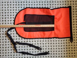 An external storage mesh pocket allows quick retrieval of phone in waterproof phone case for swimming, camera, gel, or other waterproof necessities during an open water swim. 